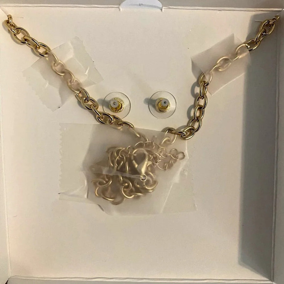 Juicy Couture Gold-Tone Pink Rhinestones Heart Charm Necklace & JC Earrings Set - Picture 7 of 7